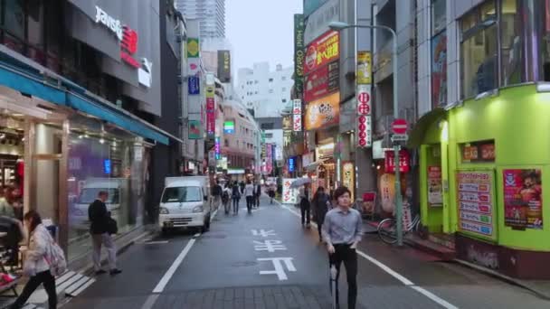 이케부쿠로의 바쁜 쇼핑 지구 도시마 도쿄-도쿄, 일본-2018 년 6 월 18 일 — 비디오