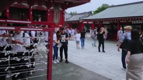 Senso-Ji templet i Tokyo - berömda Sensoji i Asakusa - Tokyo, Japan - 12 juni 2018 — Stockvideo