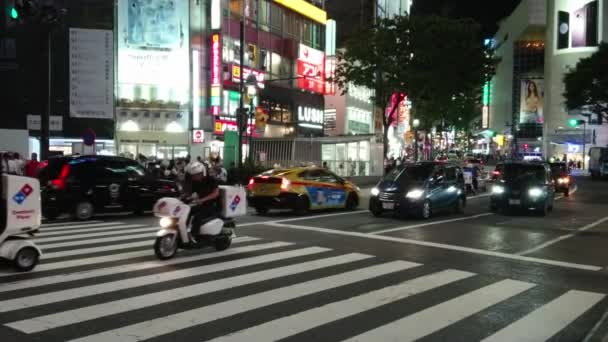 Shibuya - un distrito muy concurrido y popular en Tokio - TOKYO, JAPÓN - 12 DE JUNIO DE 2018 — Vídeo de stock