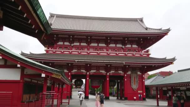 Templo mais famoso em Tóquio - O Templo Senso-Ji em Asakusa - TOKYO, JAPÃO - JUNHO 12, 2018 — Vídeo de Stock