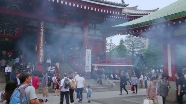 Najbardziej znanych świątyni w Tokio - świątyni Senso-Ji w Asakusa - Tokio, Japonia - 12 czerwca 2018 r. — Wideo stockowe