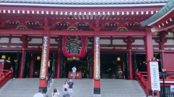 Najbardziej znanych świątyni w Tokio - świątyni Senso-Ji w Asakusa - Tokio, Japonia - 12 czerwca 2018 r. — Wideo stockowe