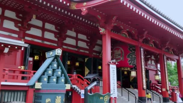 Templo Senso-Ji en Tokio - famoso Sensoji en Asakusa - TOKYO, JAPÓN - 12 DE JUNIO DE 2018 — Vídeos de Stock