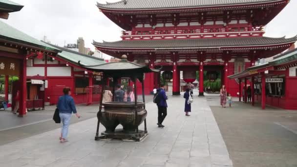 Templo Senso-Ji em Tóquio - famoso Sensoji em Asakusa - TOKYO, JAPÃO - JUNHO 12, 2018 — Vídeo de Stock