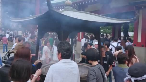 Mest berömda templet i Tokyo - det Senso-Ji templet i Asakusa - Tokyo, Japan - 12 juni 2018 — Stockvideo