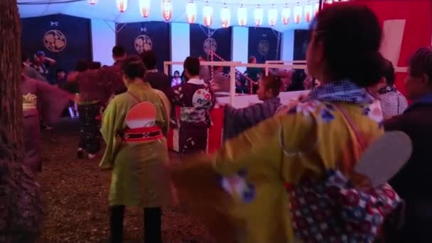 Danse traditionnelle japonaise lors d'une fête annuelle au sanctuaire Hie à Tokyo - TOKYO, JAPON - 15 JUIN 2018 — Video