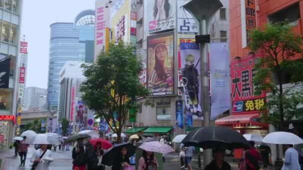 Zajęty handlowej dzielnicy Ikebukuro w Tokio Toshima - Tokio, Japonia - 18 czerwca 2018 r. — Wideo stockowe