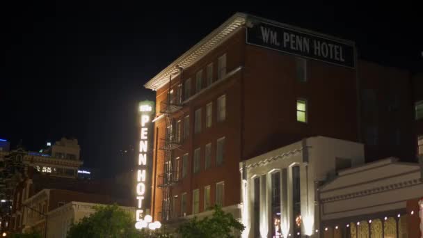 Penn Hotel на Gaslamp квартал Сан-Дієго вночі-Каліфорнія, США-18 березня 2019 — стокове відео