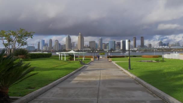 Centennial Park Coronado con vista sullo Skyline di San Diego - CALIFORNIA, USA - 18 MARZO 2019 — Video Stock