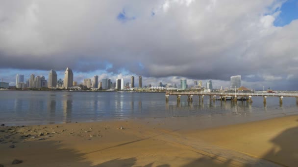 Coronado Broadway Pier with Ferry Landing - CALIFORNIA, Verenigde Staten - 18 maart 2019 — Stockvideo