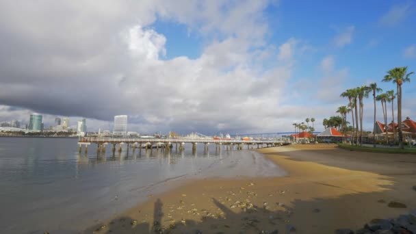 Güneşli bir günde San Diego 'nun silüeti — Stok video