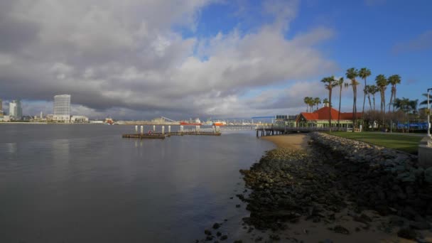 Skyline van San Diego op een zonnige dag — Stockvideo