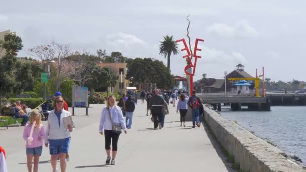 Promenade en bord de mer à San Diego - CALIFORNIA, États-Unis - 18 MARS 2019 — Video