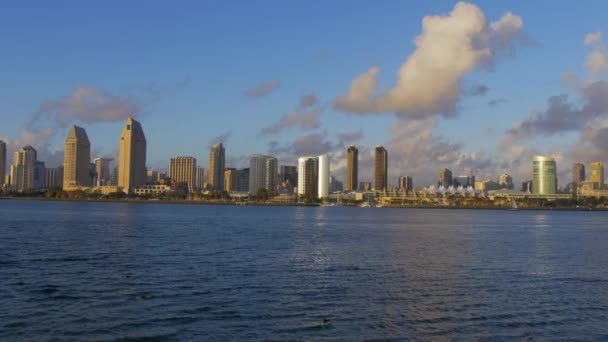 Skyline de San Diego au coucher du soleil — Video