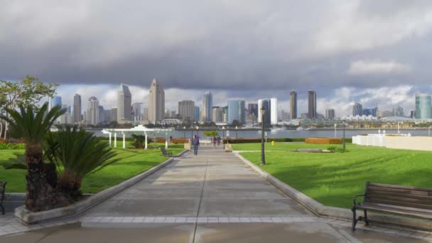 Centennial Park Coronado met uitzicht op San Diego Skyline - CALIFORNIA, Verenigde Staten - 18 maart 2019 — Stockvideo