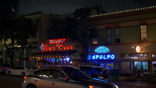 Nightlife at historic Gaslamp Quarter San Diego - CALIFORNIA, USA - MARCH 18, 2019 — Stock Video