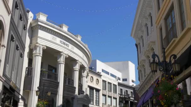 Via Rodeo en Rodeo Drive en Beverly Hills - CALIFORNIA, Estados Unidos - 18 DE MARZO DE 2019 — Vídeos de Stock