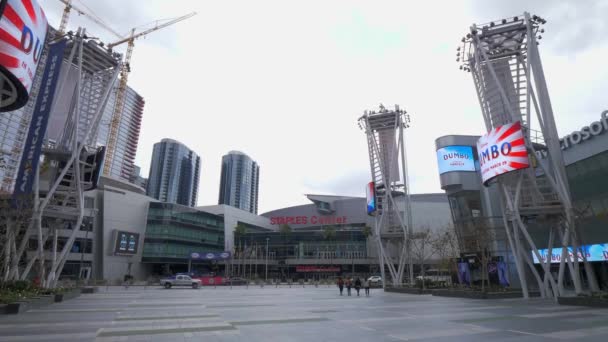 Edificios modernos en el teatro Microsoft en el centro de Los Ángeles - CALIFORNIA, Estados Unidos - 18 DE MARZO DE 2019 — Vídeo de stock