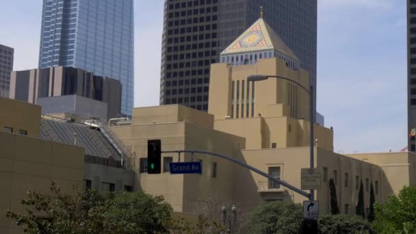 Здание Центральной библиотеки в центре Лос-Анджелеса - КАЛИФОРНИЯ, США - 18 МАРТА 2019 — стоковое видео