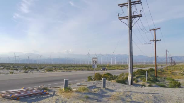 Větrný park Palm Springs - CALIFORNIA, USA - MARCH 18, 2019 — Stock video