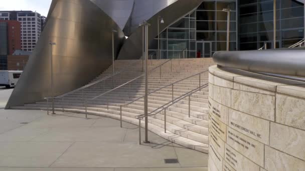 Walt Disney Concert Hall in Los Angeles - CALIFORNIA, Verenigde Staten - 18 maart 2019 — Stockvideo