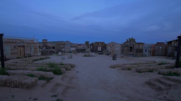 Pioneertown Wild West Theater por la noche - CALIFORNIA, Estados Unidos - 18 DE MARZO DE 2019 — Vídeo de stock