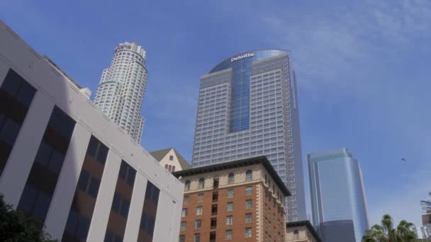 Deloitte Building in Downtown Los Angeles - CALIFORNIA, USA - March 18, 2019 — 图库视频影像