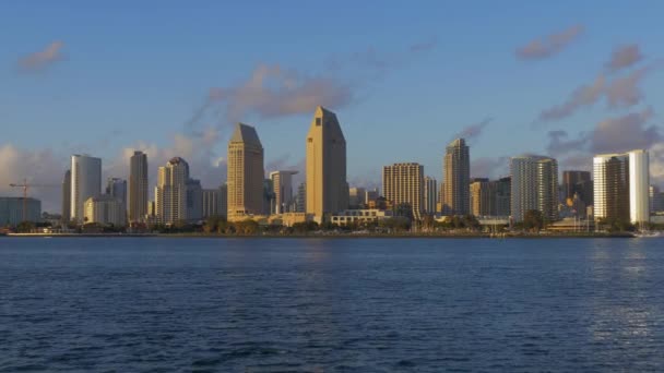 San Diego skyline vid solnedgången - KALIFORNIEN, USA - 18 mars 2019 — Stockvideo