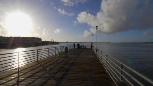 Schöner Coronado Pier in der Bucht von San Diego - CALIFORNIA, USA - 18. MÄRZ 2019 — Stockvideo