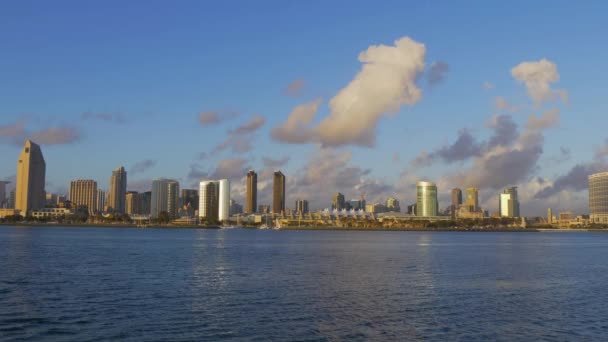 San Diego skyline vid solnedgången - KALIFORNIEN, USA - 18 mars 2019 — Stockvideo