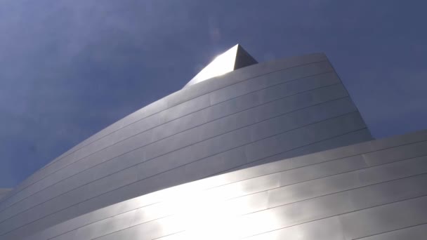 Современная архитектура Дисней Консерт Холла в Лос-Анджелесе - КАЛИФОРНИЯ, США - 18 МАРТА 2019 — стоковое видео