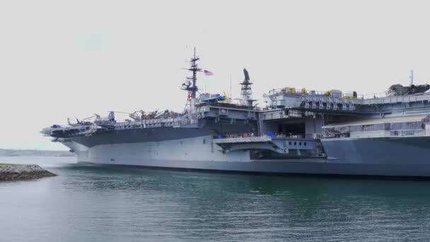 USS Midway Museum historischer Flugzeugträger - CALIFORNIA, USA - 18. MÄRZ 2019 — Stockvideo