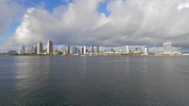 Широкоугольный вид на Skyline of San Diego - КАЛИФОРНИЯ, США - 18 МАРТА 2019 — стоковое видео