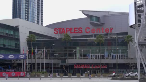 Staples Center Arena in Los Angeles Downtown - CALIFORNIA, USA - 18. MÄRZ 2019 — Stockvideo