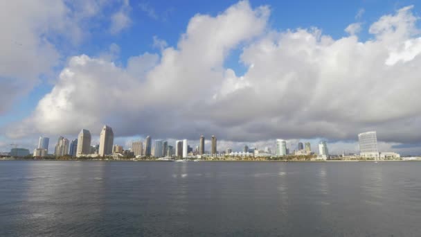 サンディエゴのスカイラインを望む広角ビュー-カリフォルニア州,アメリカ- 2019年3月18日 — ストック動画