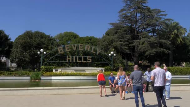Beverly Hills sign at Santa Monica Blvd - CALIFORNIA, USA - March 18, 2019 — Αρχείο Βίντεο