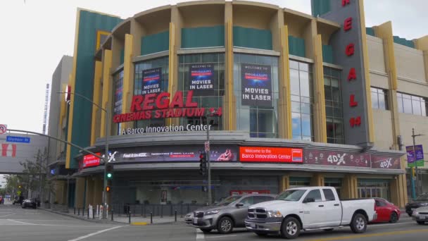 Stadion Regal Cinemas w Los Angeles Downtown - CALIFORNIA, USA - 18 marca 2019 — Wideo stockowe