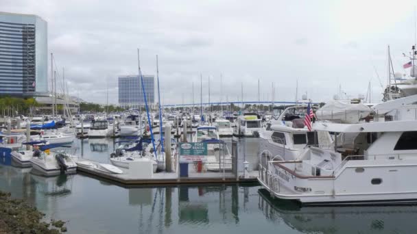 Embarcadero Marina em San Diego - CALIFORNIA, EUA - 18 de março de 2019 — Vídeo de Stock