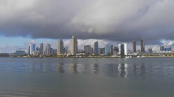 Skyline of San Diego en solig dag — Stockvideo