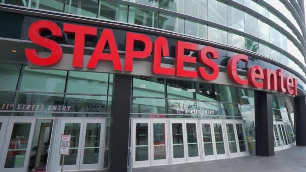 Staples Center Arena at Los Angeles Downtown - CALIFORNIA, USA - MÁRCIUS 18, 2019 — Stock videók