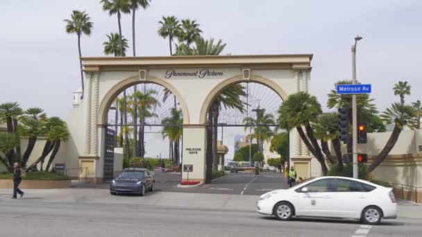 Paramount Pictures estudios de cine en Los Ángeles - CALIFORNIA, EE.UU. - 18 DE MARZO DE 2019 — Vídeo de stock