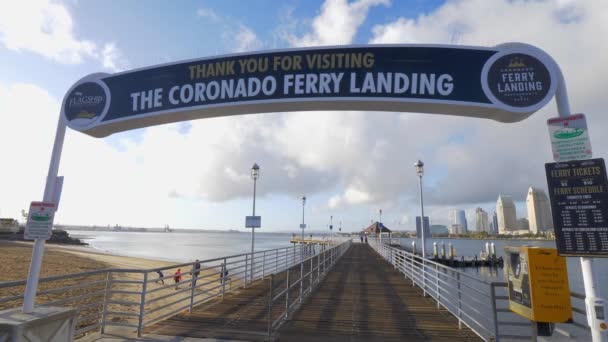 Coronado Ferry Landing Pier - CALIFORNIA, USA - 18. März 2019 — Stockvideo