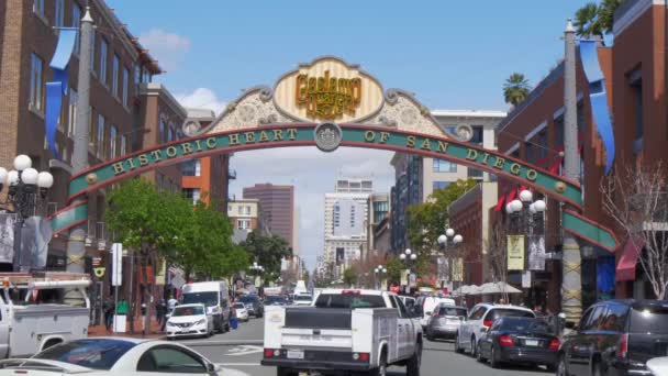 Gaslamp Quarter in San Diego Downtown - CALIFORNIA, USA - MARCH 18, 2019 — Stock Video