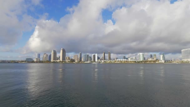 Schöne Stadt San Diego an einem sonnigen Tag — Stockvideo