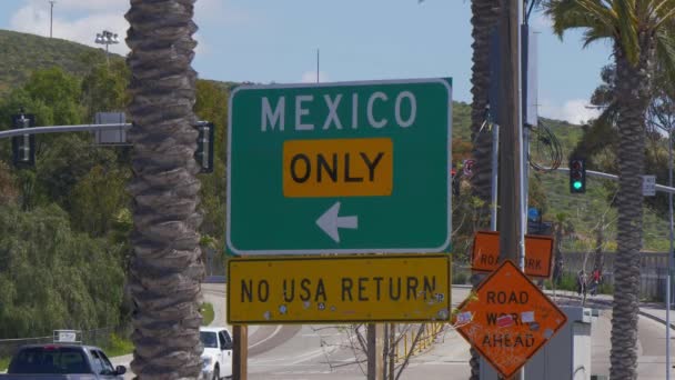 Μεξικάνικα σύνορα στο San Ysidro California - CALIFORNIA, USA - March 18, 2019 — Αρχείο Βίντεο