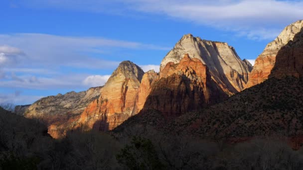 Beuatiful bergen på Zion nationalpark i Utah — Stockvideo