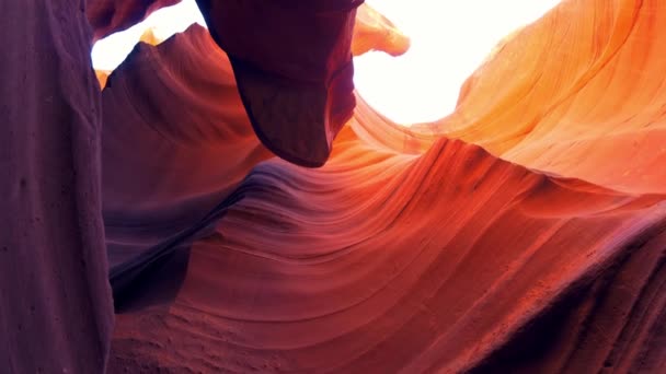 Formazioni di arenaria curva all'Antelope Canyon — Video Stock