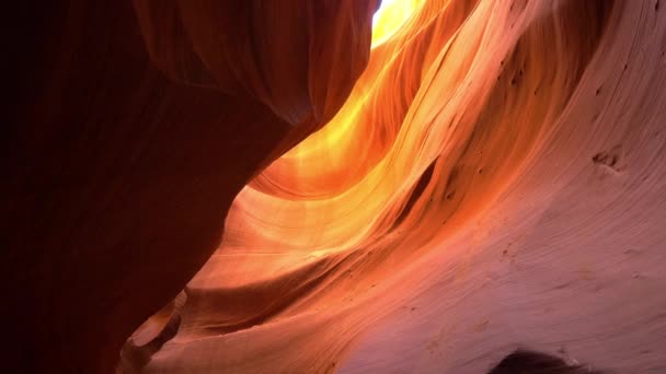Antelope Canyon - niesamowite kolory piaskowcowych skał — Wideo stockowe