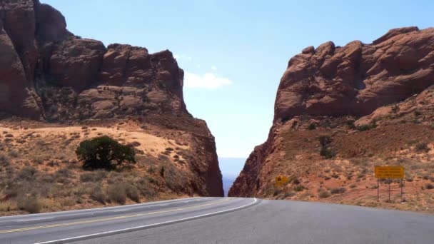 Scénická cesta v Glen Canyonu v Utahu - UTAH, USA - MARCH 20, 2019 — Stock video