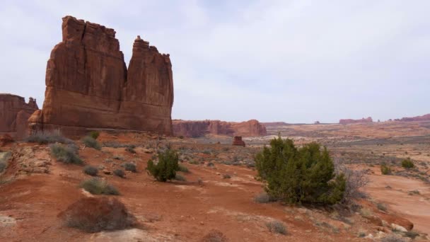 Nationaal park Arches in Utah - beroemde bezienswaardigheid — Stockvideo